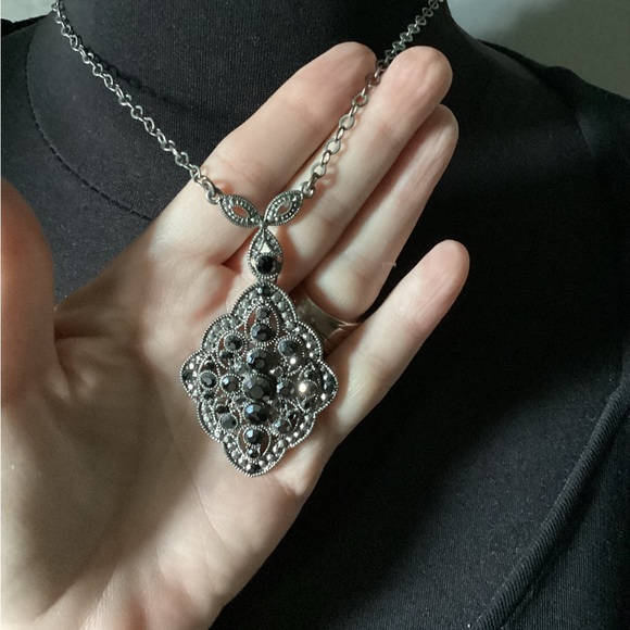 Liz Claiborne necklace - Picture 2 of 8